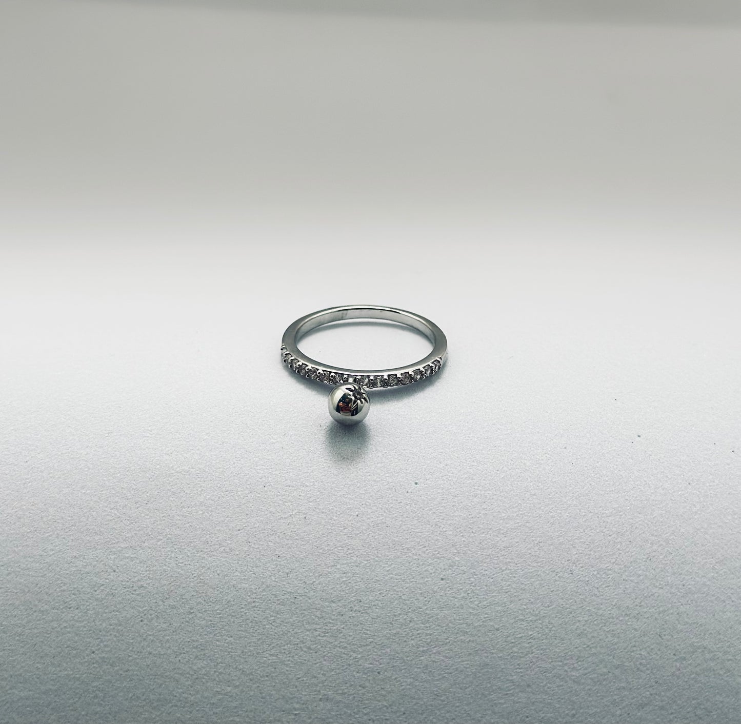 Zircona Ball Ring